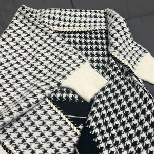 Black & white scarf/ jacket/ throw/ pullover red/gold trim, fringe wpockets! NWT